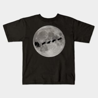 Santa  mouse passing the moon Kids T-Shirt